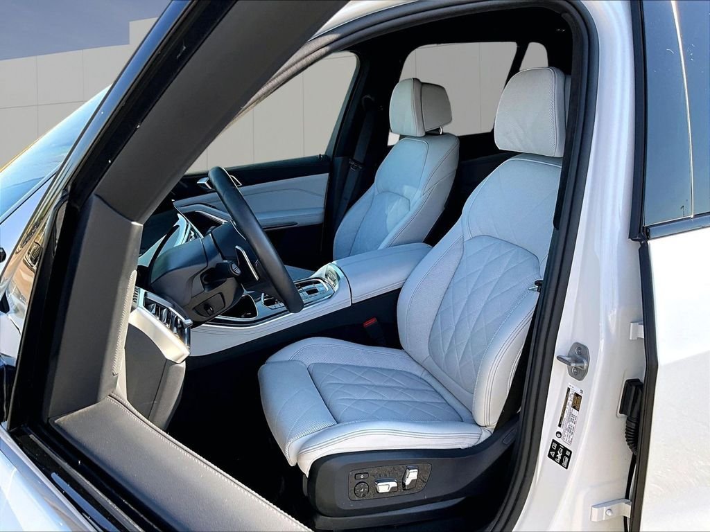 Used 2026 White BMW M60i image 5