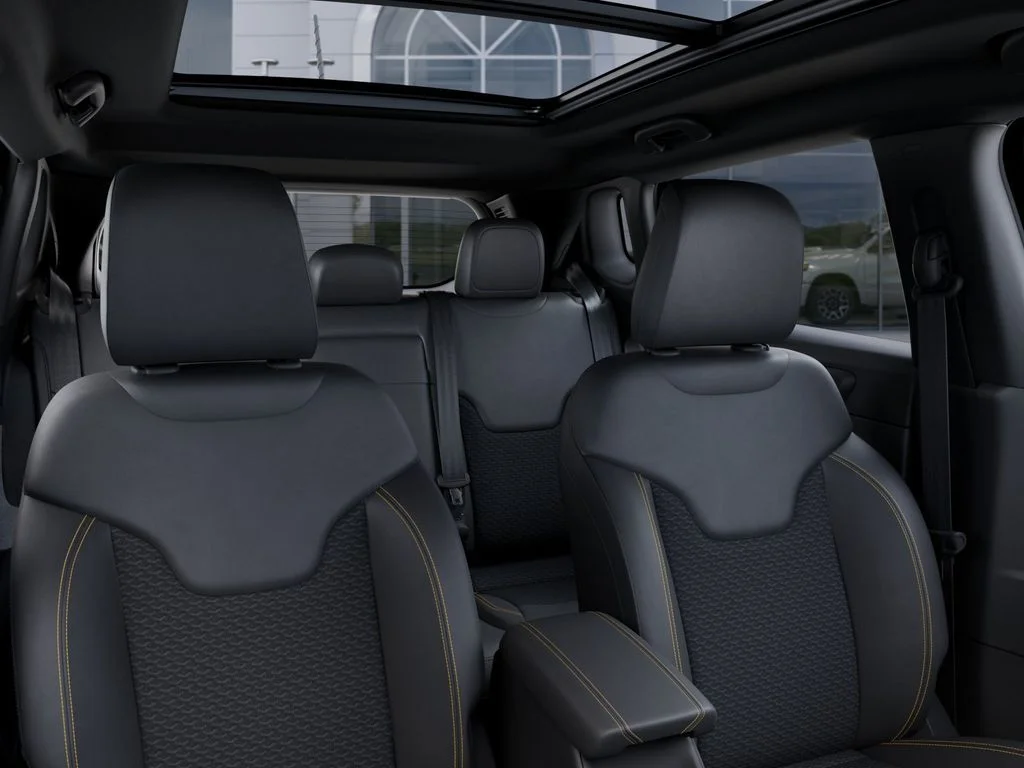 New 2026 Diamond Black Crystal Pearl-Coat Exterior Paint Jeep Altitude Special Edition image 26