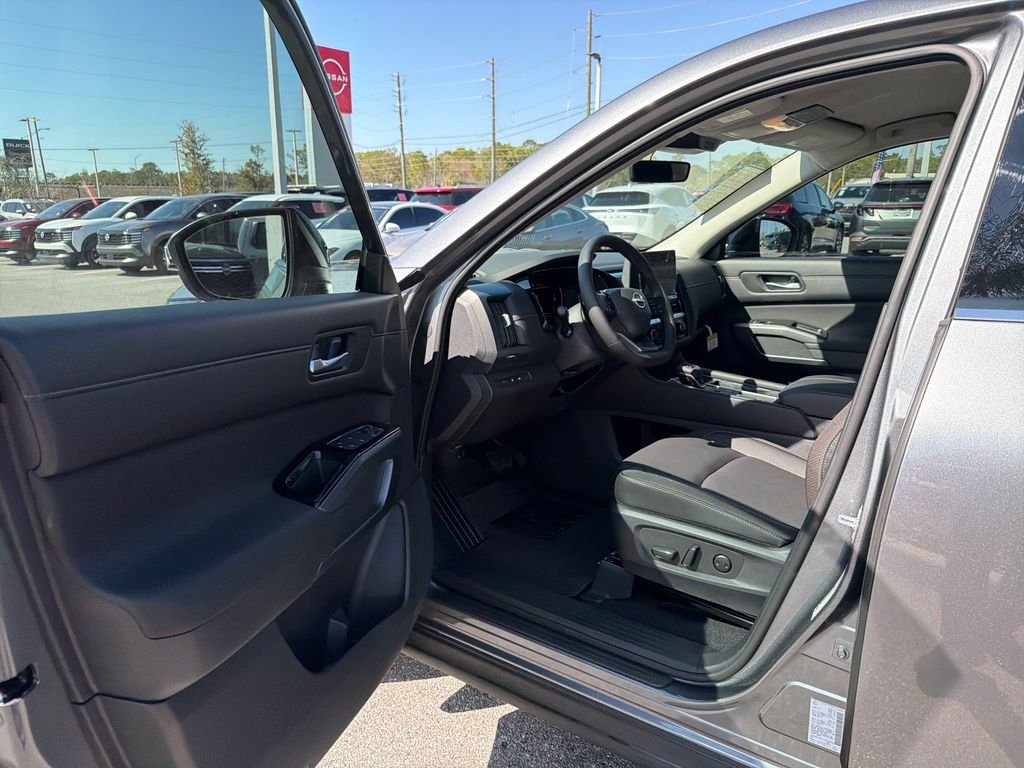 New 2026 Nissan Pathfinder SL 4D Sport Utility