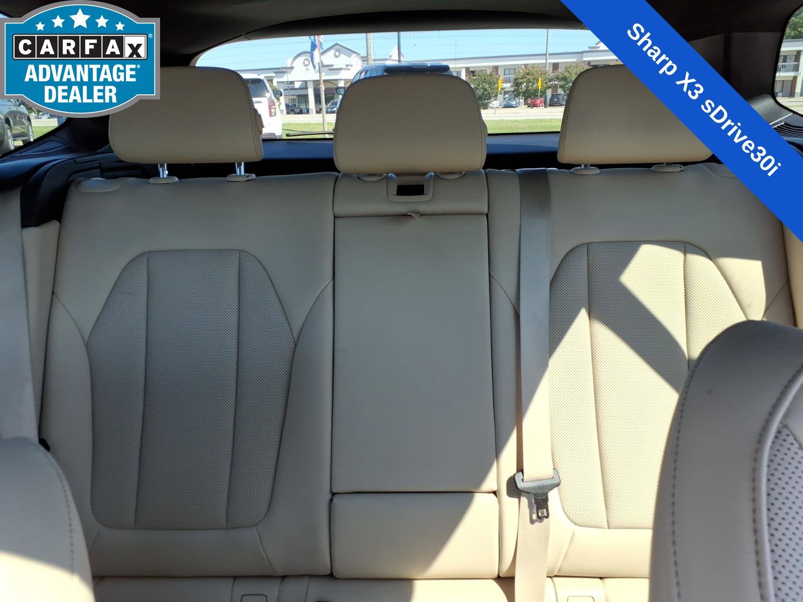 Used 2022  BMW sDrive30i image 20