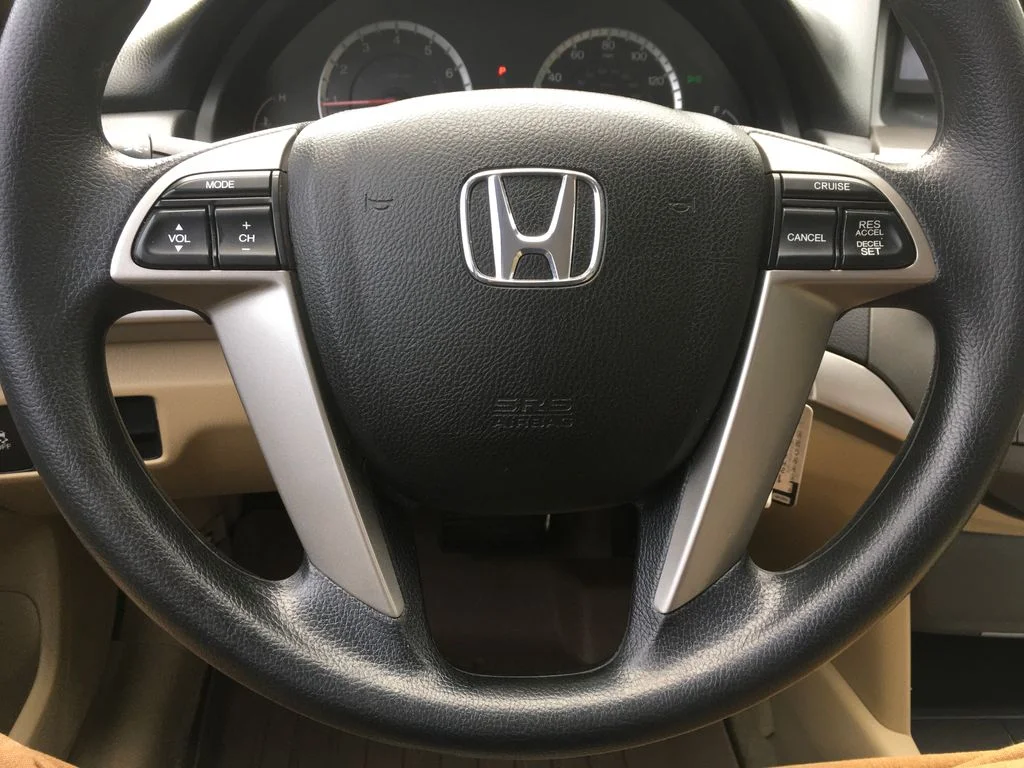 Used 2011 White Honda LX-P image 12