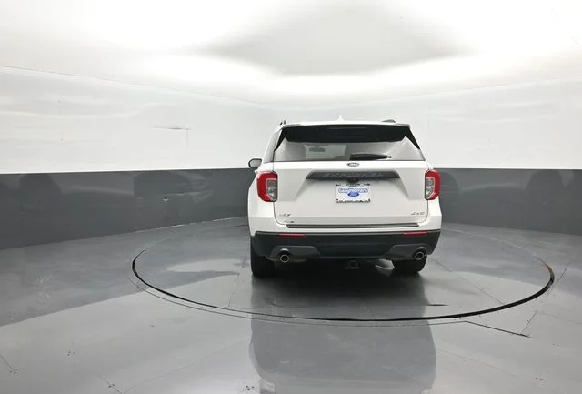 Certified Used 2022 White Metallic Ford XLT image 6