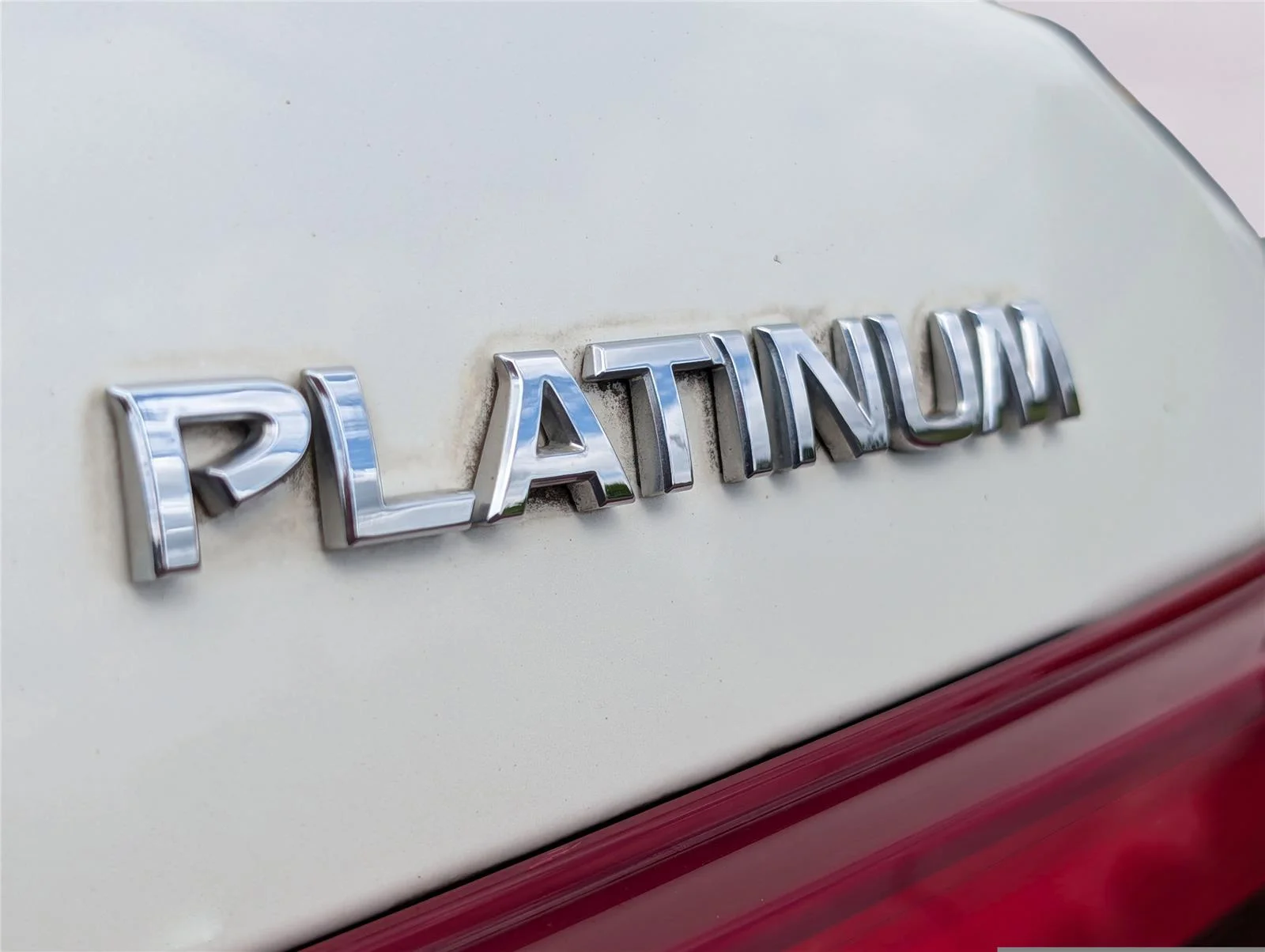 Used 2017 Pearl White Nissan Platinum image 37