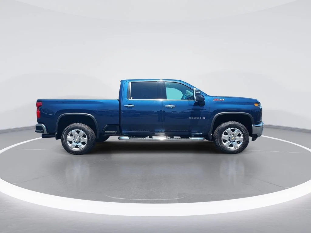 Used 2022 Blue Chevrolet LTZ image 9