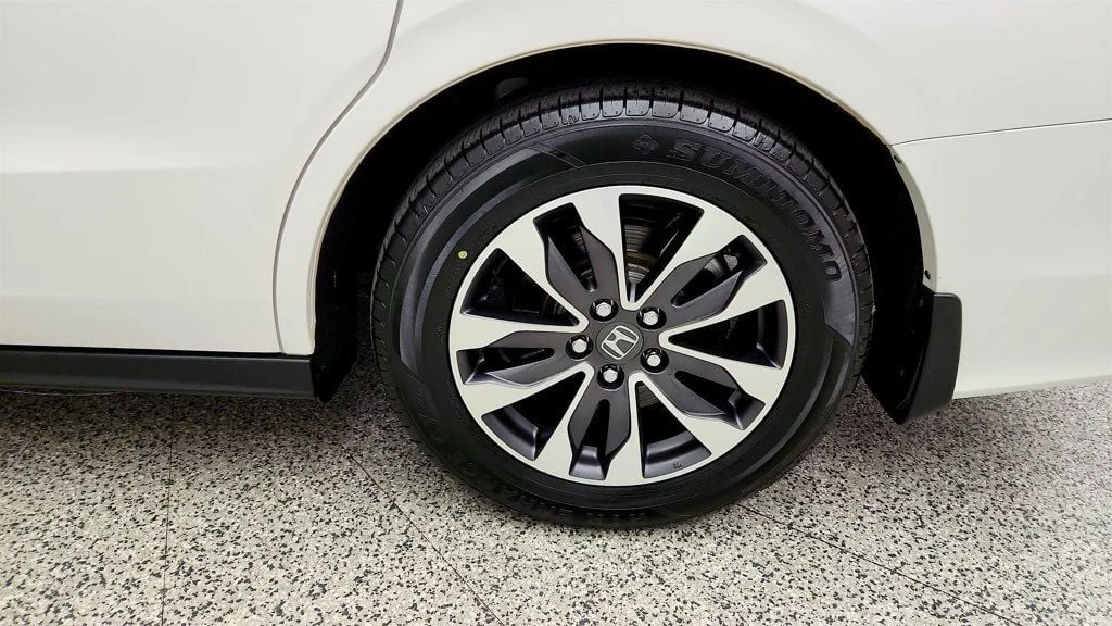 Used 2024 Platinum White Pearl Honda EX-L Automatic image 9