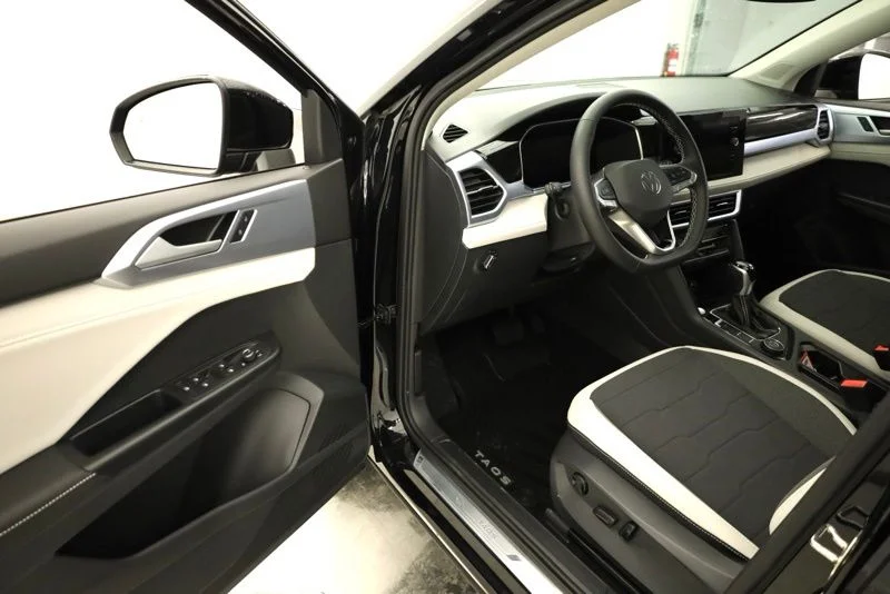 New 2026 Black Volkswagen 1.5T SE image 9