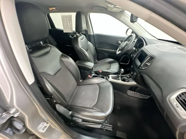 Used 2021 Silver Jeep Latitude image 25