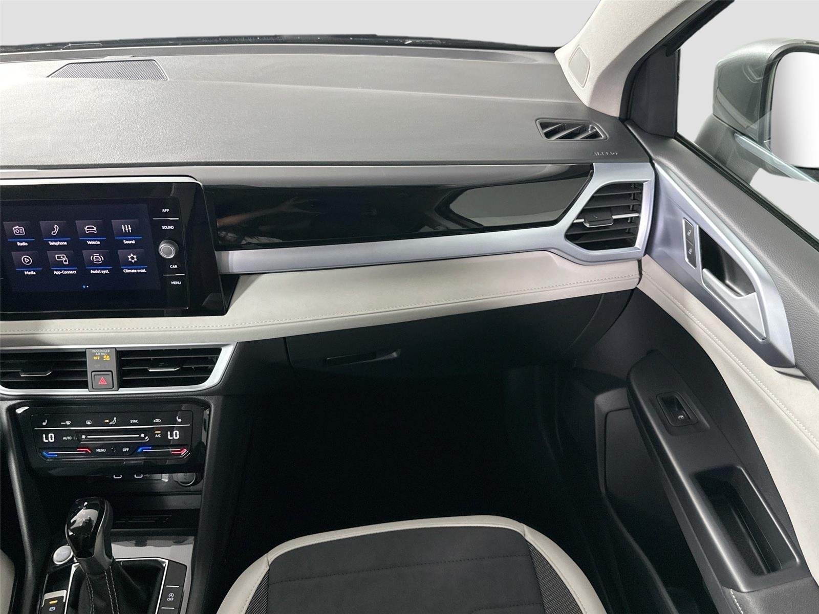 2025 Volkswagen Taos SE - Photo 23