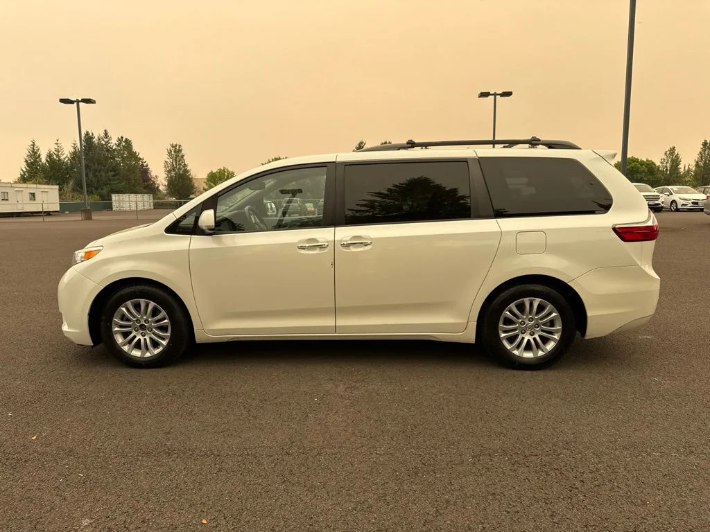 Used 2015 Blizzard Pearl Toyota XLE image 4