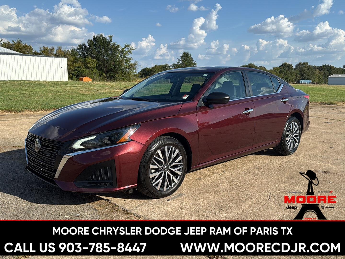 Used 2025 Garnet Pearl Metallic Nissan SV image 3