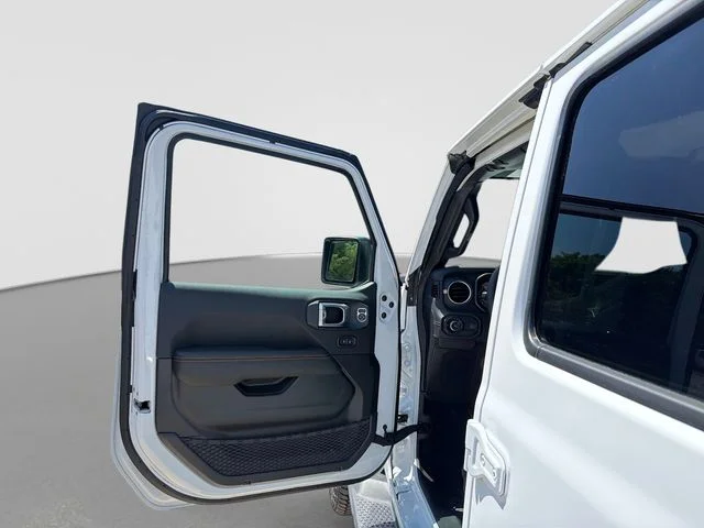 New 2026 Bright White Clear-Coat Exterior Paint Jeep Sahara image 20