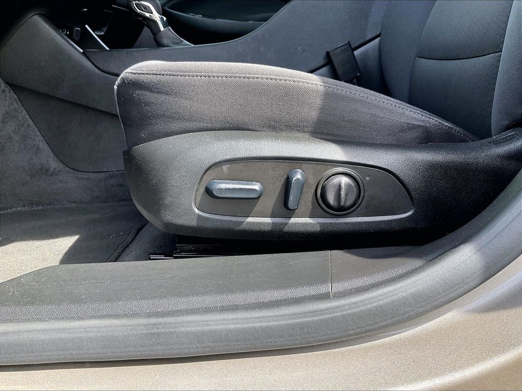 Used 2024 Gray Chevrolet LT image 27