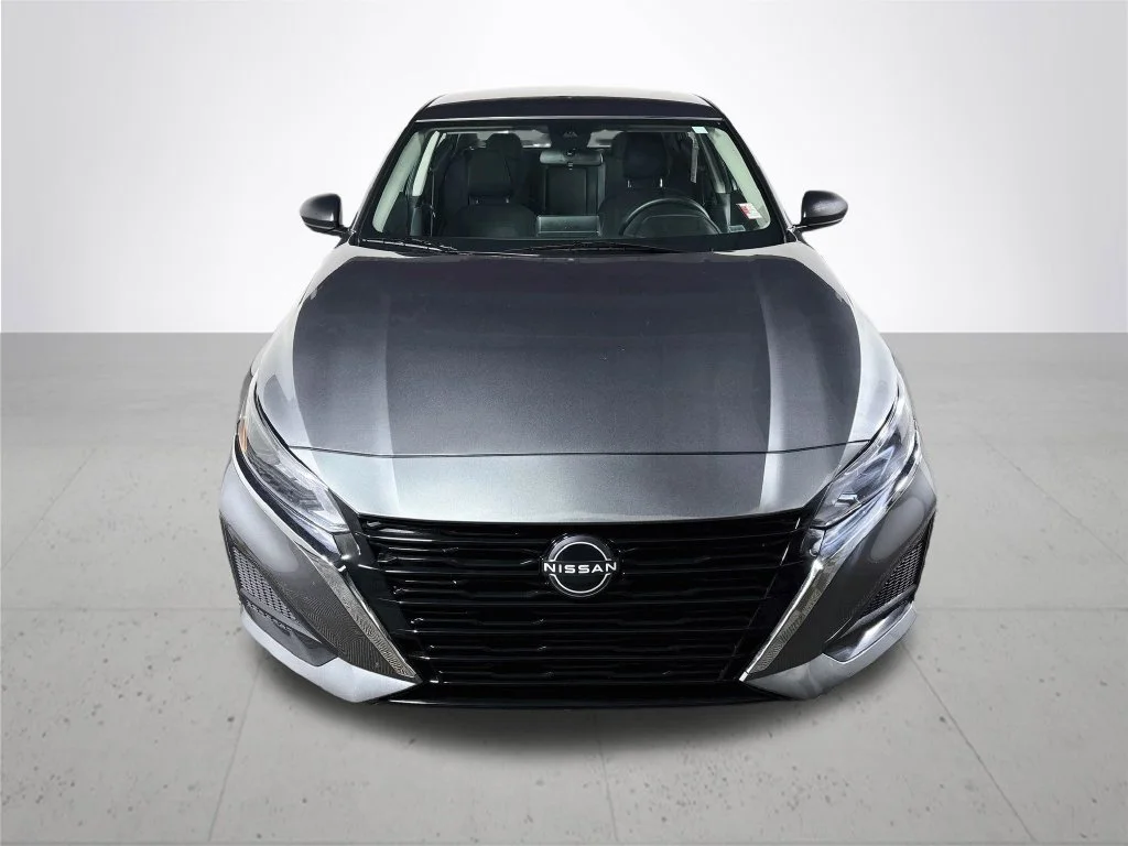 Used 2025 Gray Nissan 2.5 SV image 3