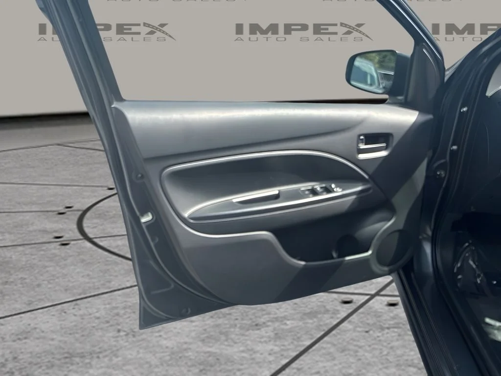 Used 2024  Mitsubishi ES image 13