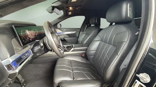 Used 2025 Black Sapphire Metallic BMW 760i xDrive image 9