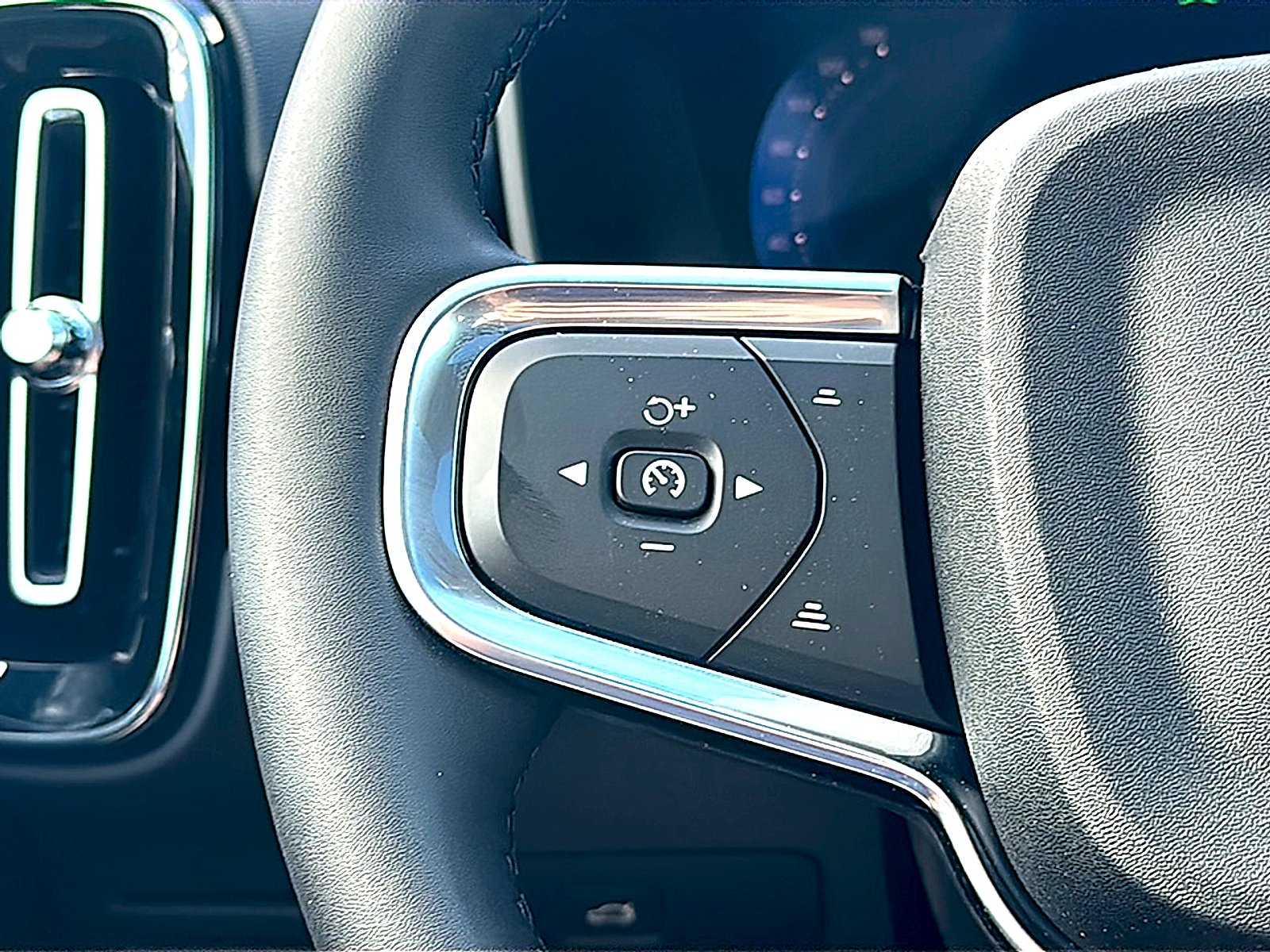 New 2026 Aurora Silver Volvo Plus image 20