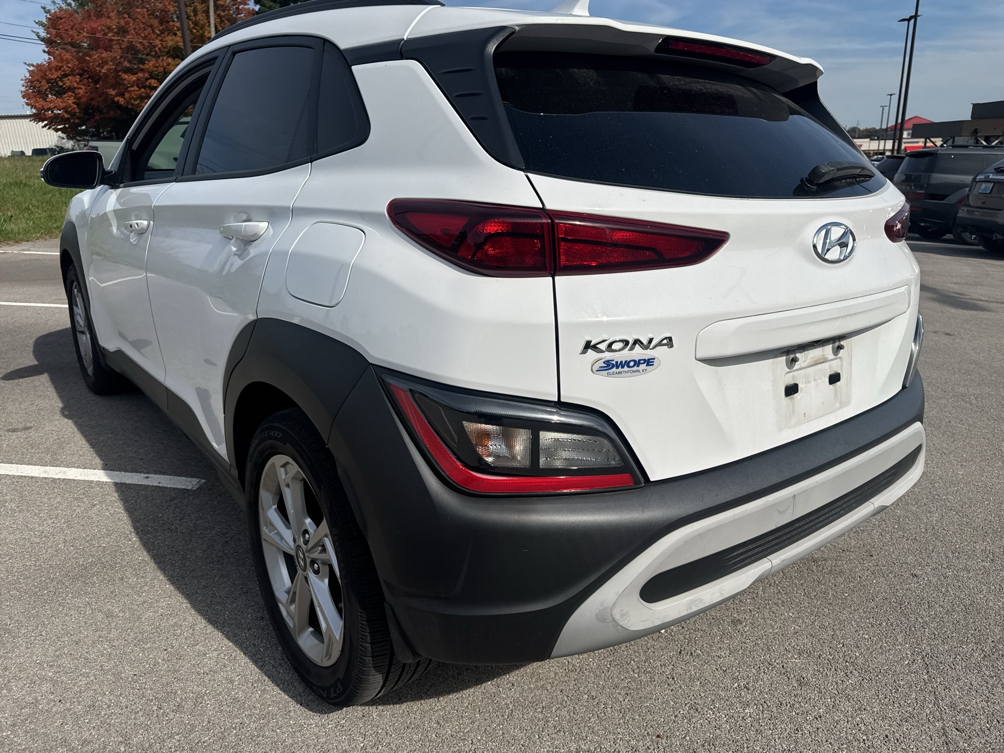 Used 2022 Lunar White Hyundai SEL image 5