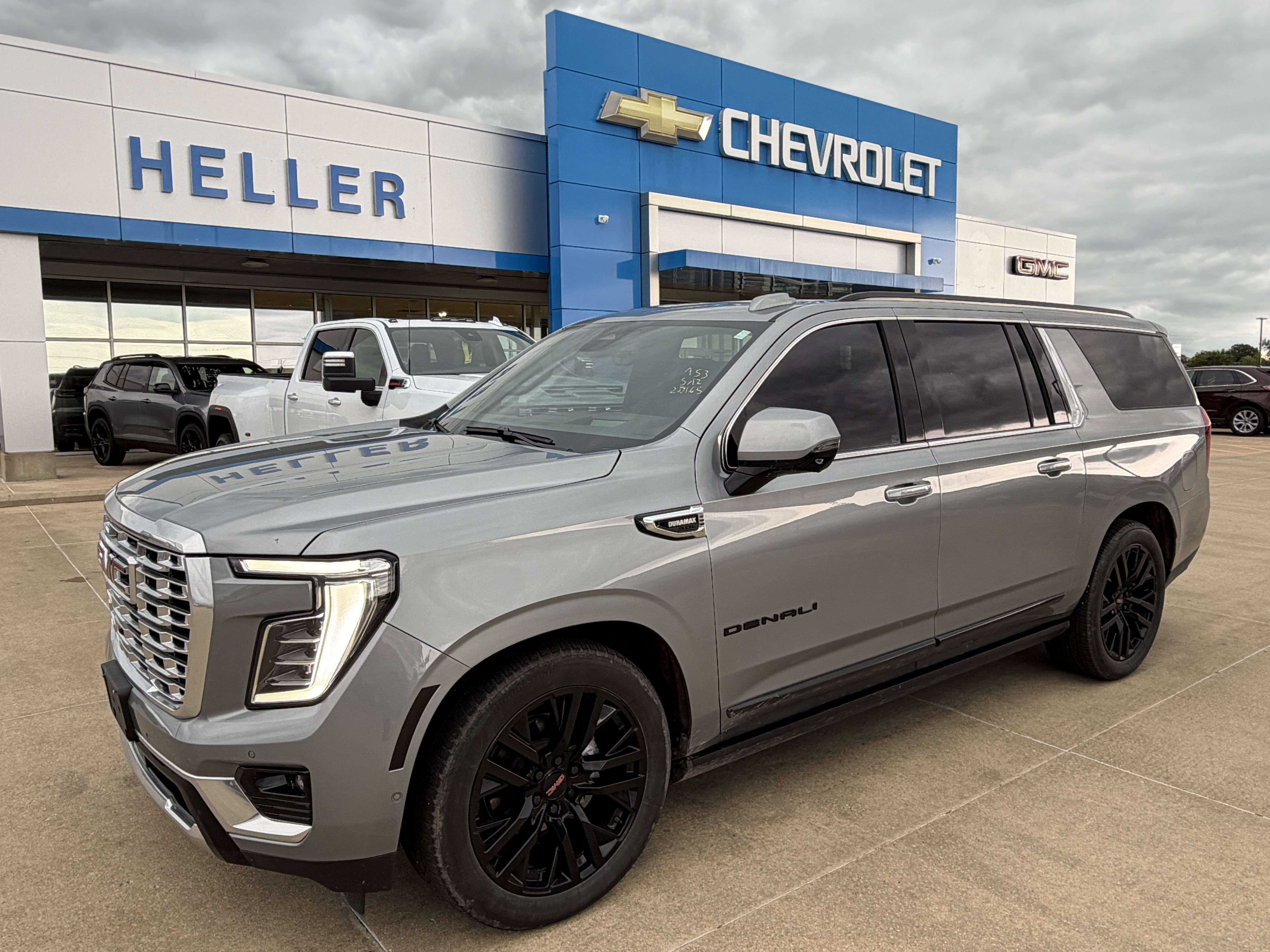 Used 2025 Sterling Metallic GMC Denali image 3