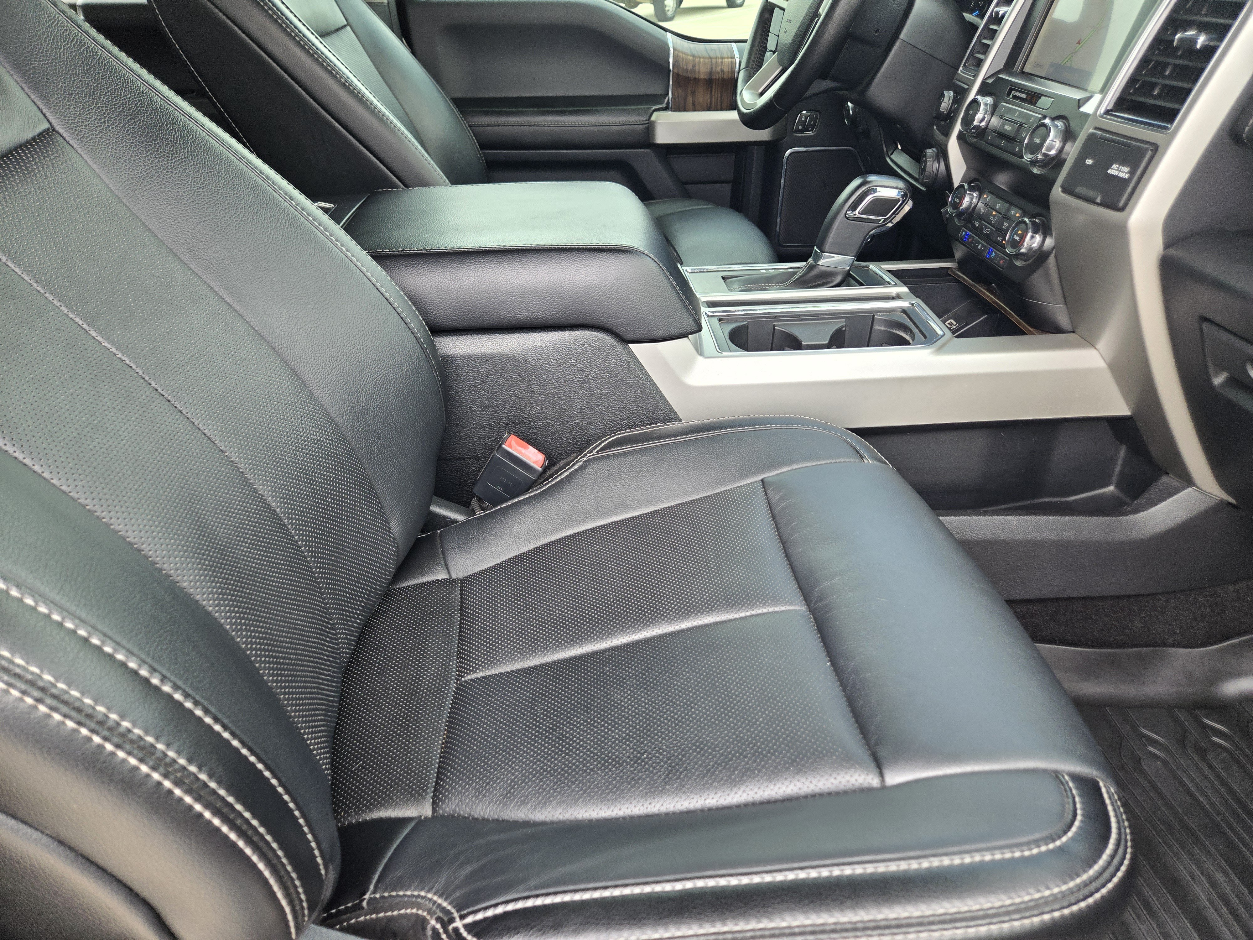 Used 2019 Magma Red Metallic Ford LARIAT image 16