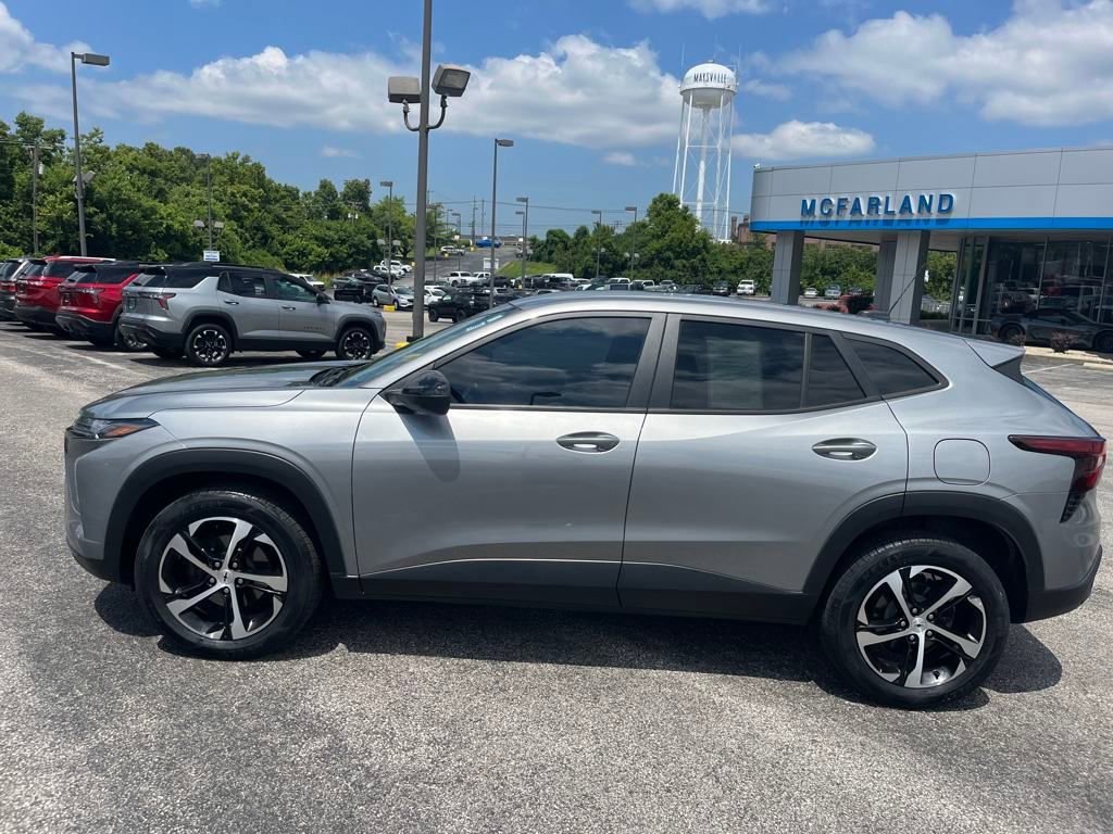2024 Chevrolet Trax photo 2