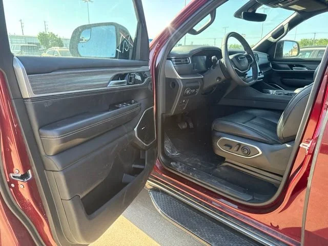Used 2023 Red Jeep Series II image 9