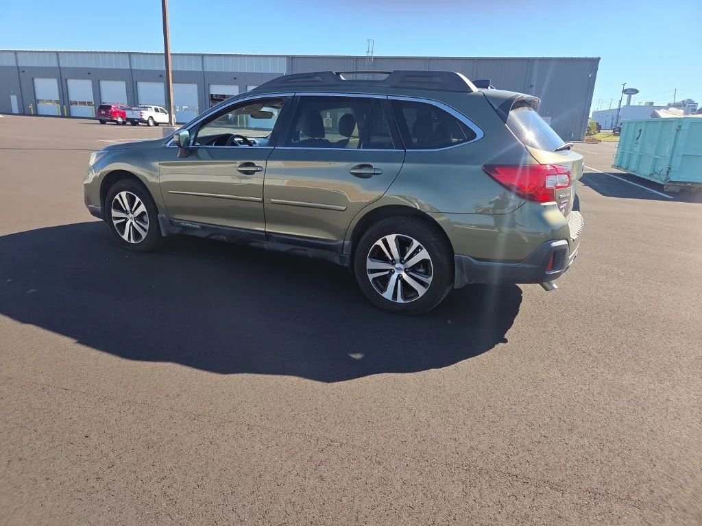 Used 2018 Green Subaru 2.5i image 9