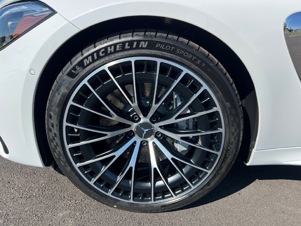 New 2026 MANUFAKTUR Moonlight White Metallic Mercedes-Benz AMG® CLE 53 4MATIC+ Coupe image 69