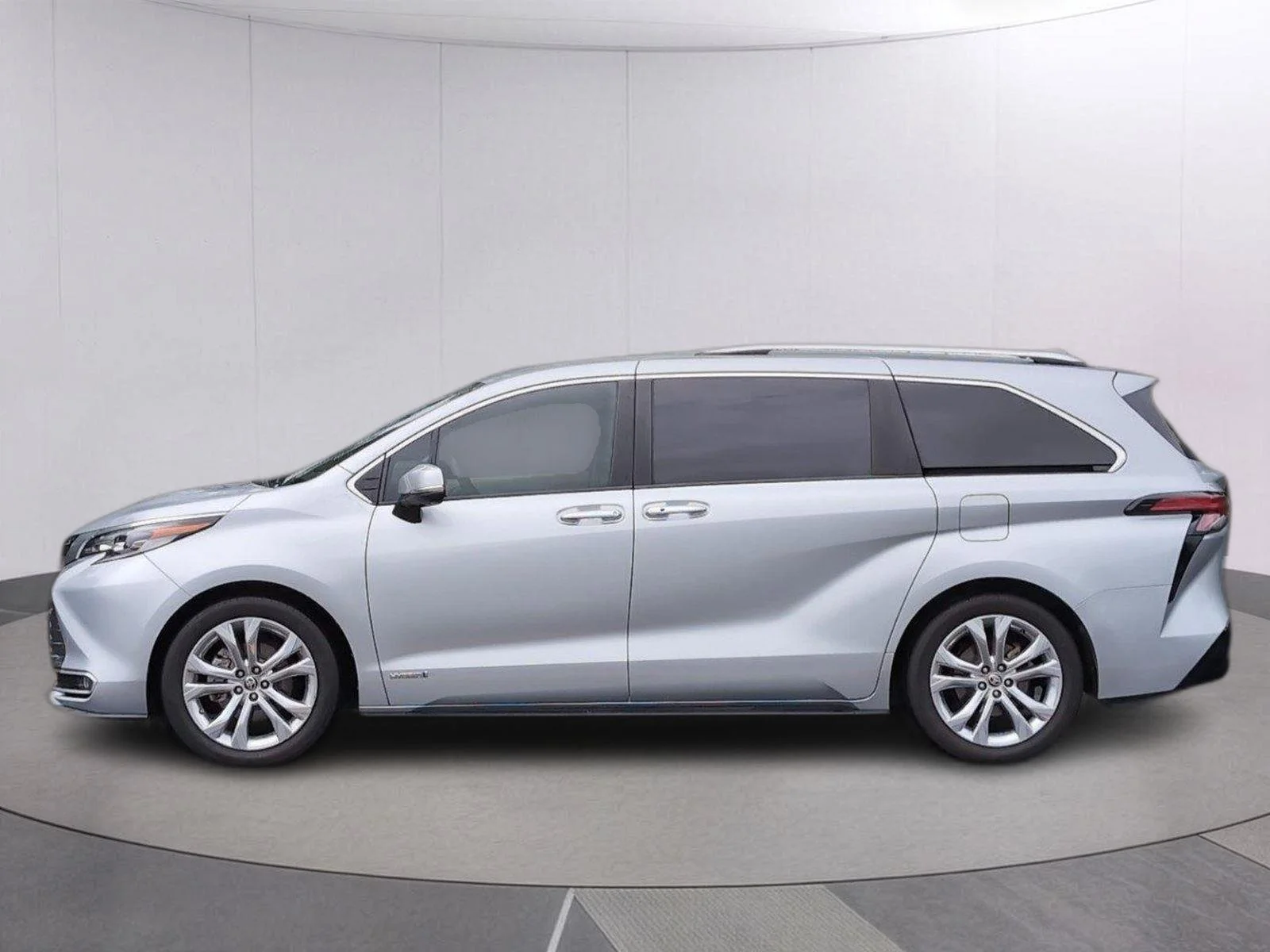 Used 2021 Celestial Silver Metallic Toyota Platinum 7-Passenger image 2