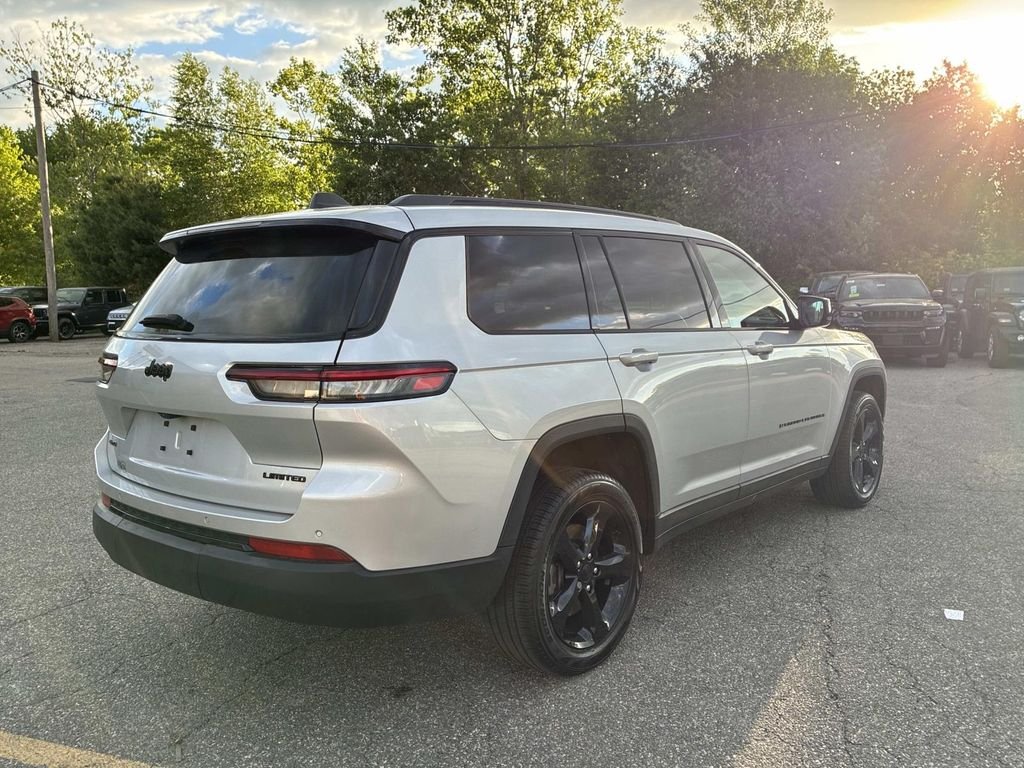 Used 2024 Silver Jeep Limited image 7