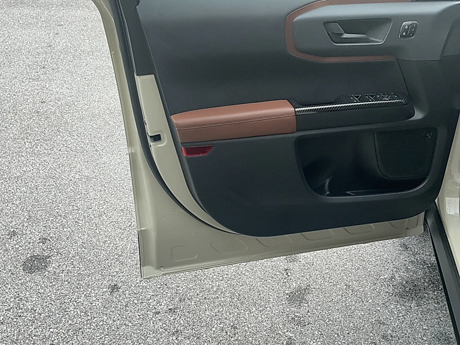 Used 2024 Desert Sand Ford Outer Banks image 6