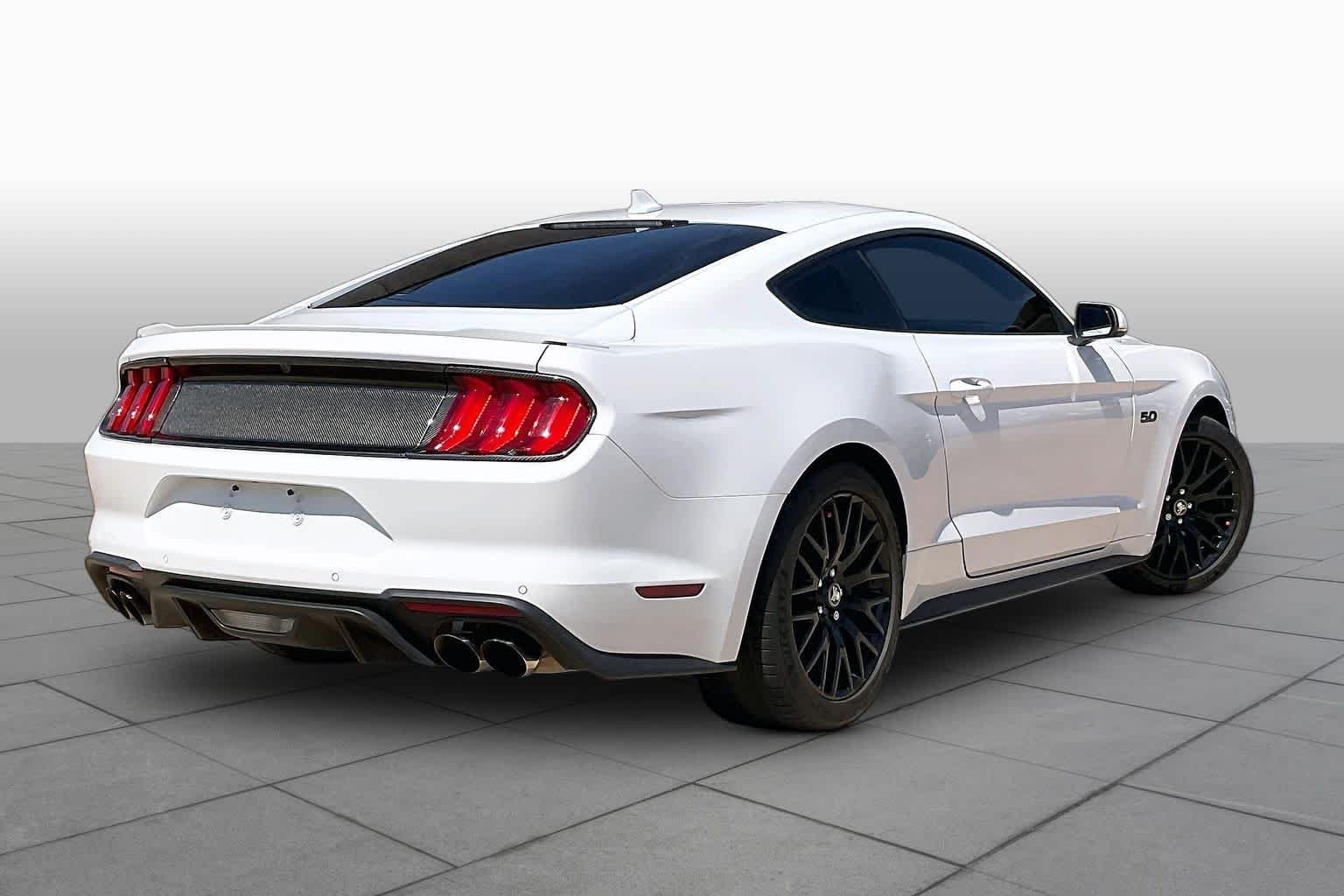 Used 2020 Oxford White Ford GT Premium image 14