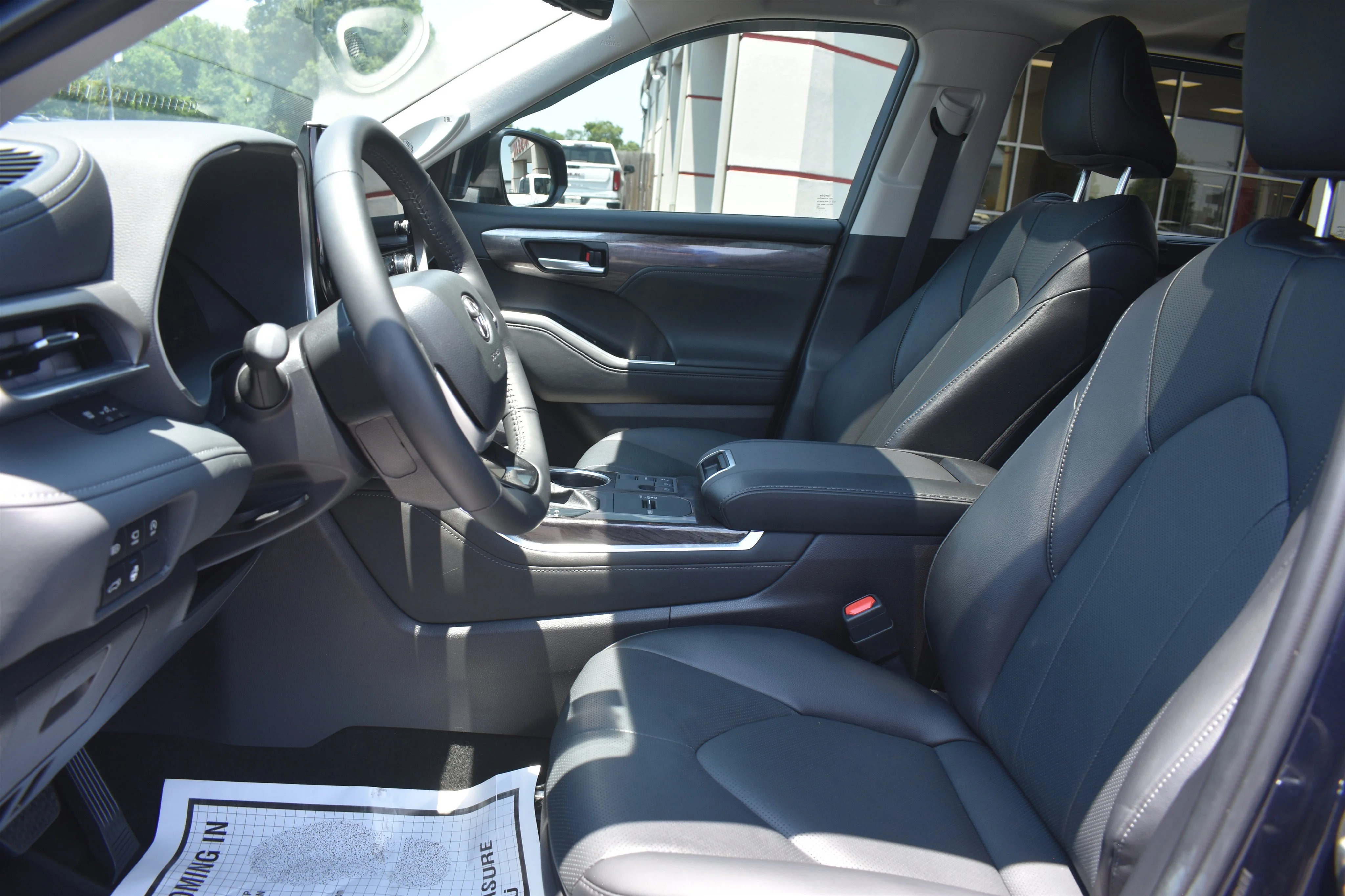 Used 2025  Toyota Limited image 15