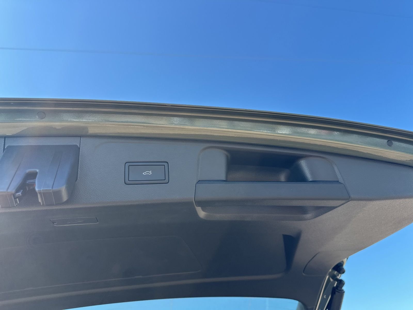 New 2026 Green Volkswagen 2.0T SE w/Technology image 34