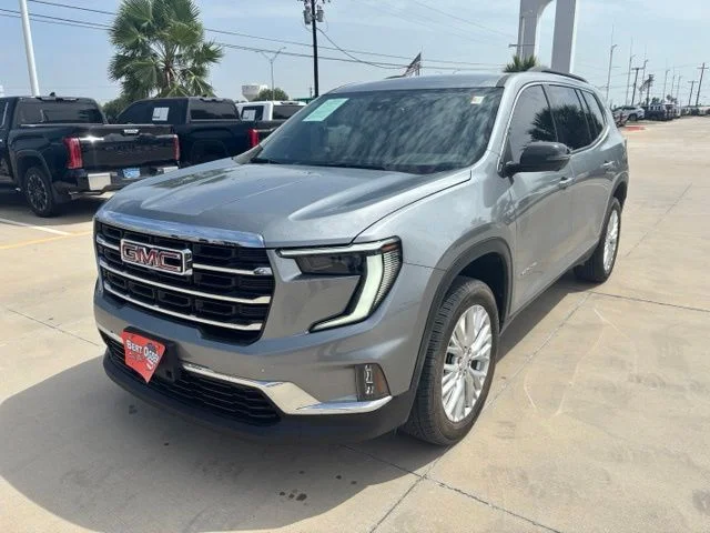 Used 2025 Silver GMC Elevation image 3