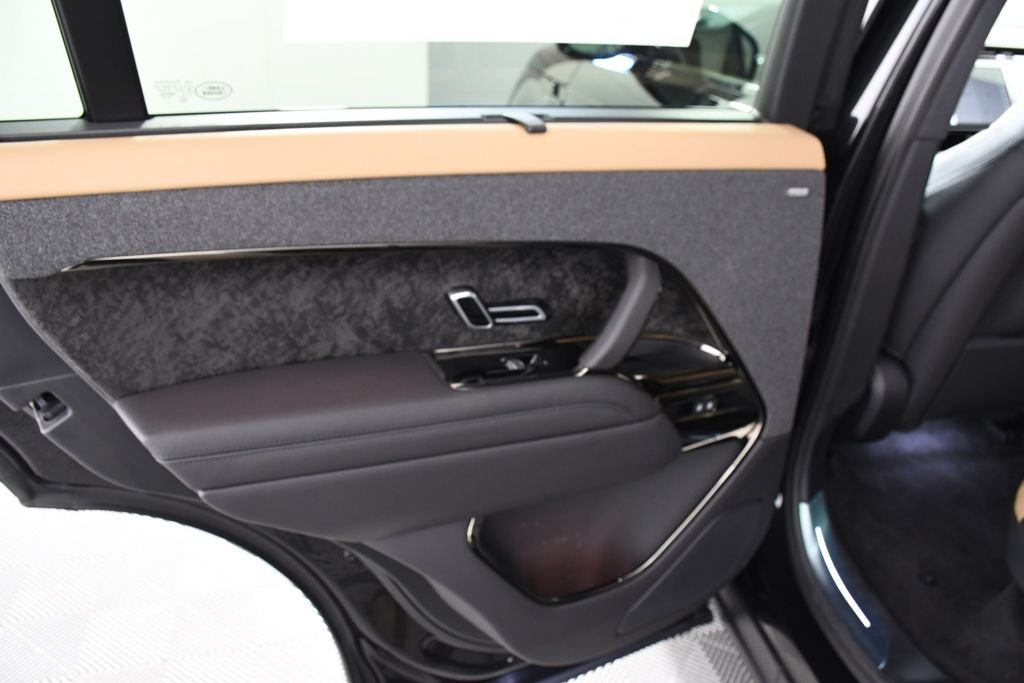 New 2026 Santorini Blk Land Rover Dynamic SE image 25