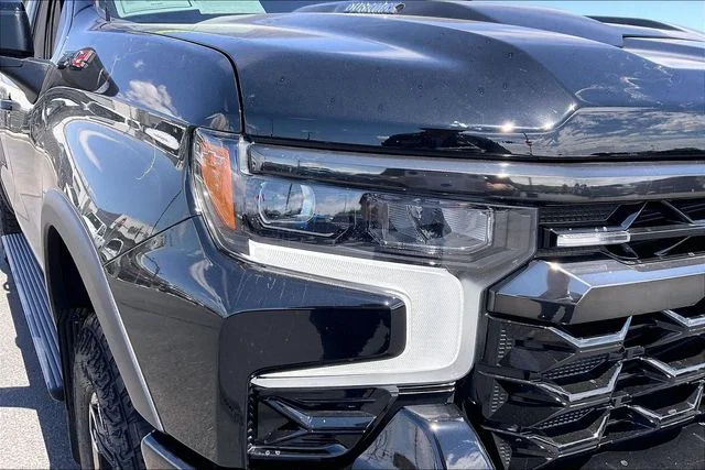 Used 2025 Black Chevrolet ZR2 image 32