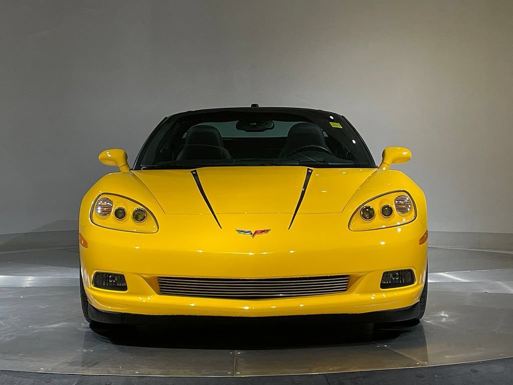 Used 2005 Millenium Yellow Chevrolet BASE image 3