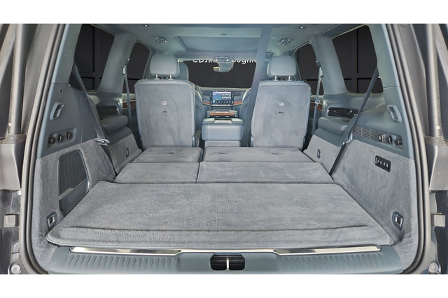 Used 2022 Diamond Black Crystal Pearlcoat Jeep Series II image 31