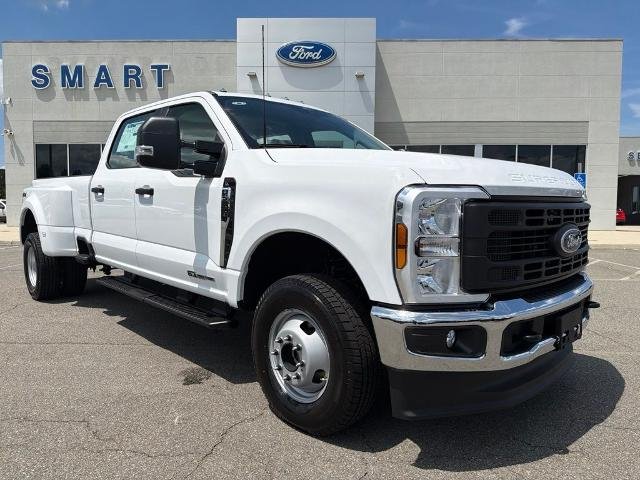 New 2026 Oxford White Ford F-350® XL image 1