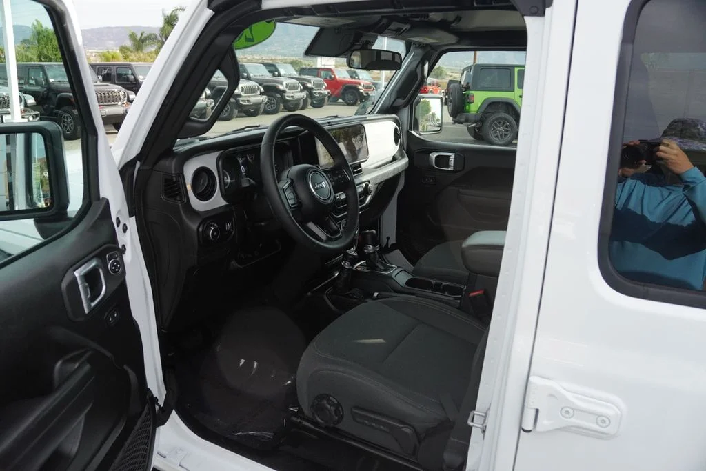 Used 2025 White Jeep Sport S image 27