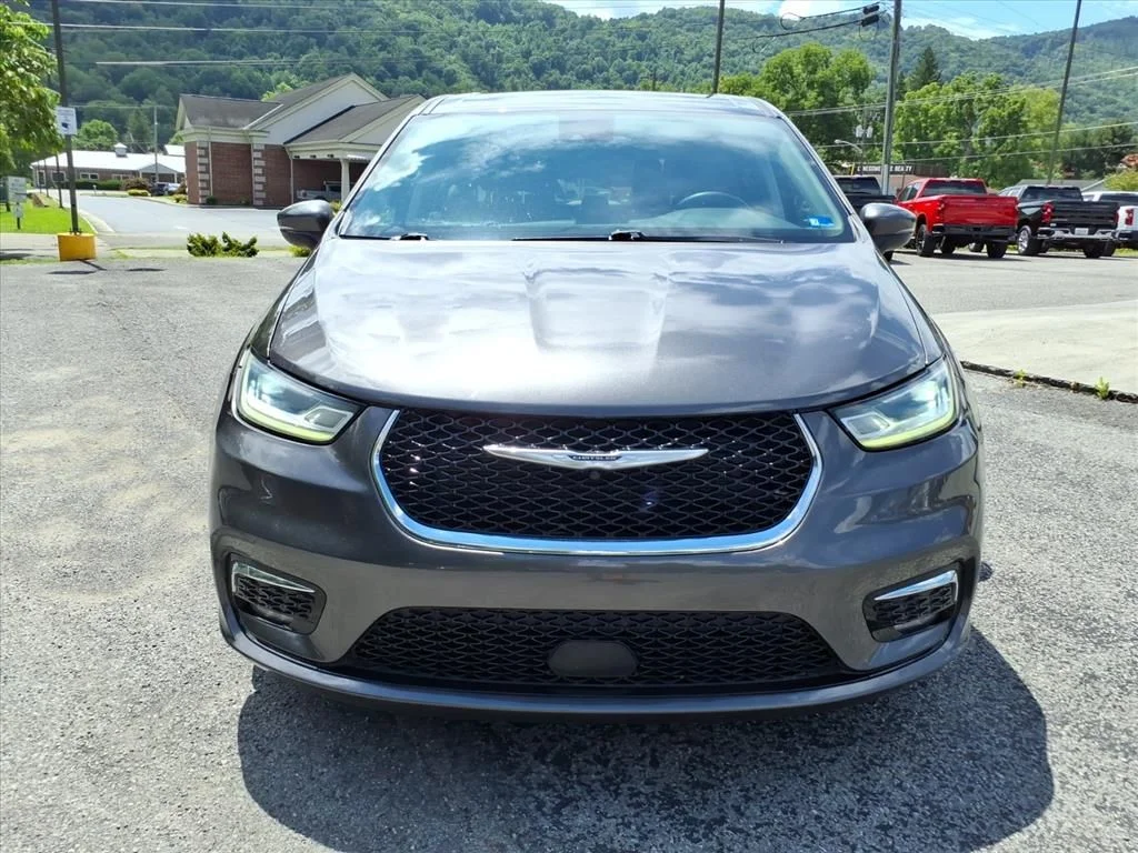 Used 2023 Gray Chrysler Touring L image 10