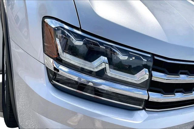 Used 2019 Reflex Silver Metallic Volkswagen SEL image 33