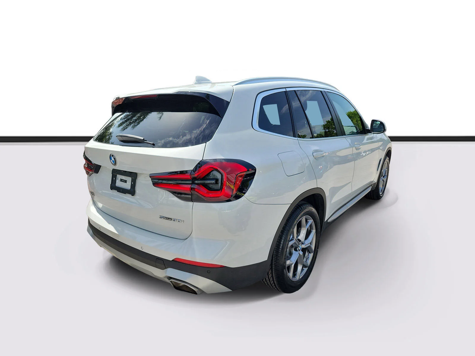 Used 2024 Alpine White BMW sDrive30i image 4