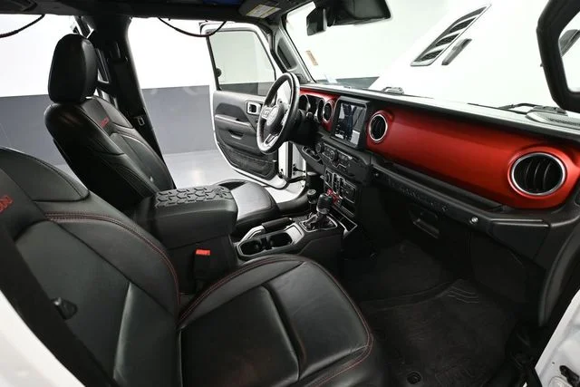 Used 2019 White Jeep Unlimited Rubicon image 42