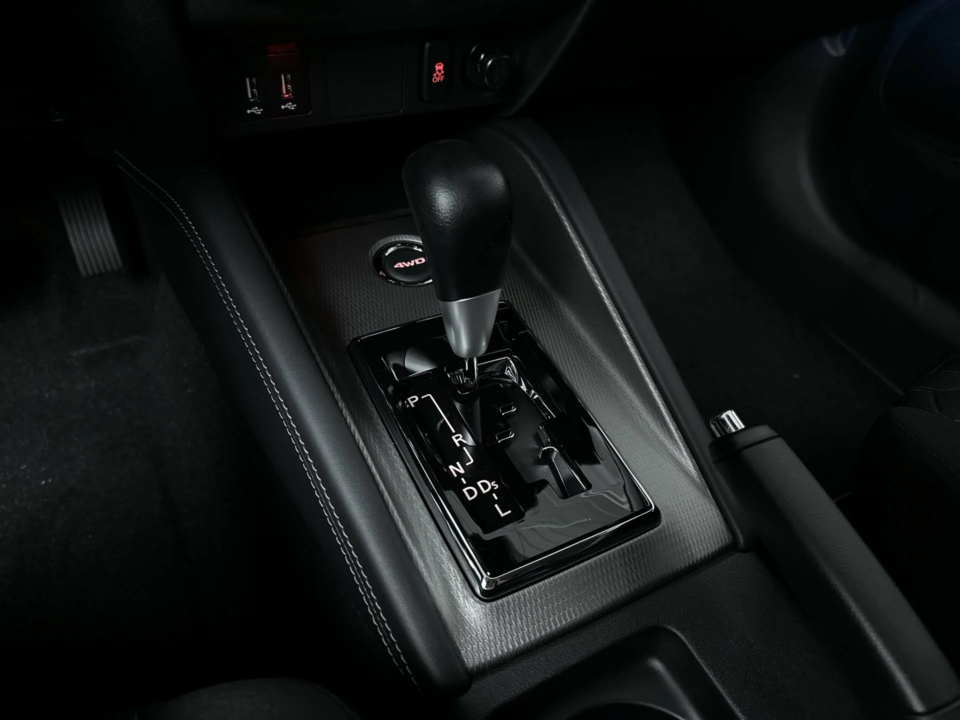 New 2026 Labrador Black Pearl Mitsubishi S image 20