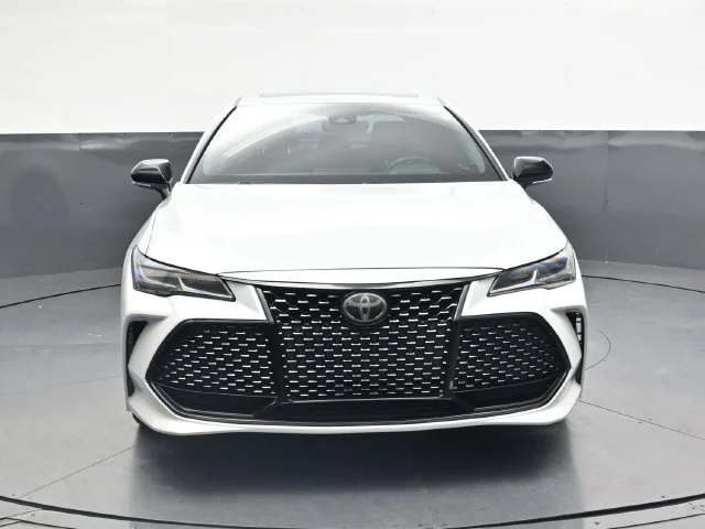 Used 2019 Pearl Toyota Touring image 11