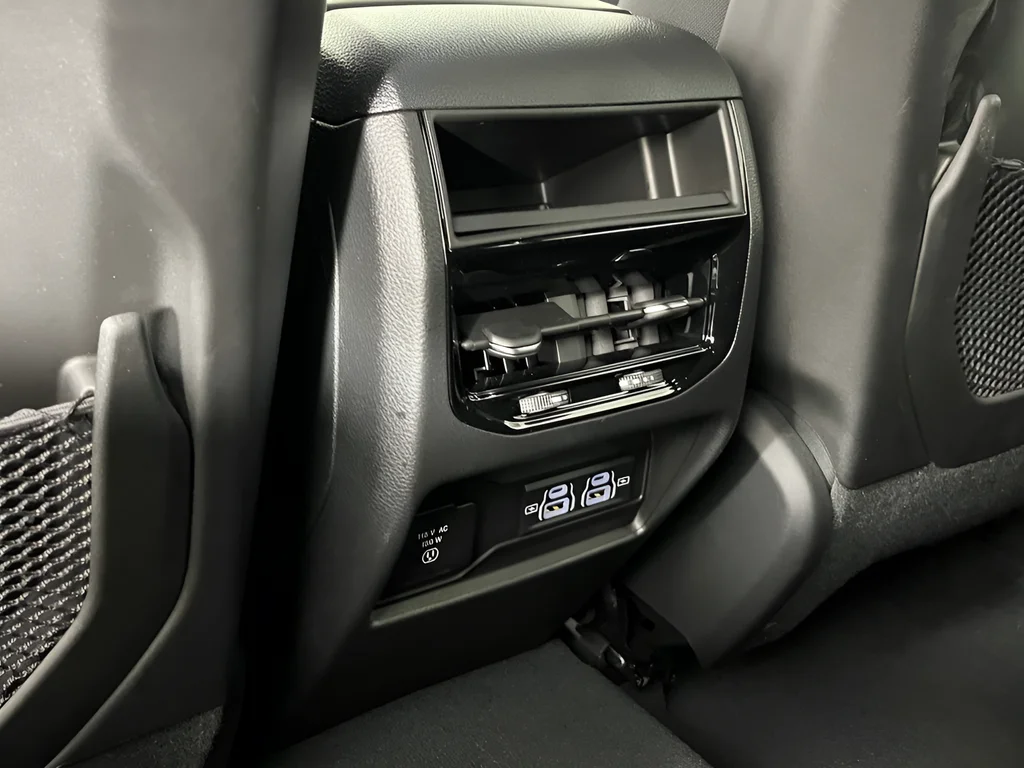 Used 2023 Black Jeep Altitude X image 35