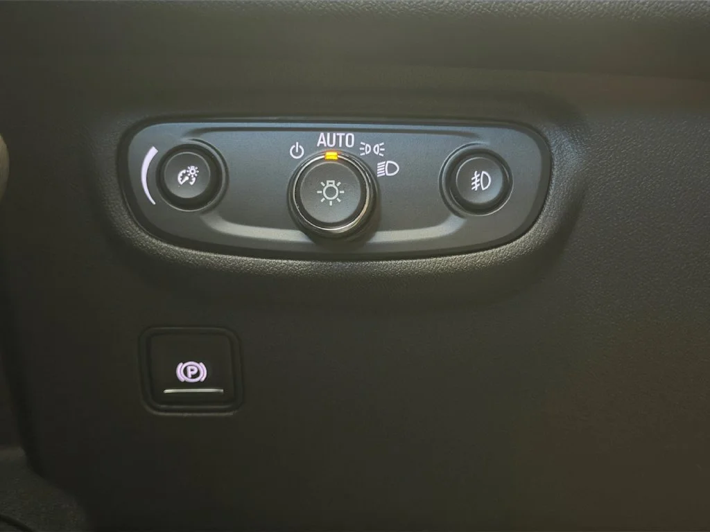 Used 2024 Summit White GMC SLT image 24