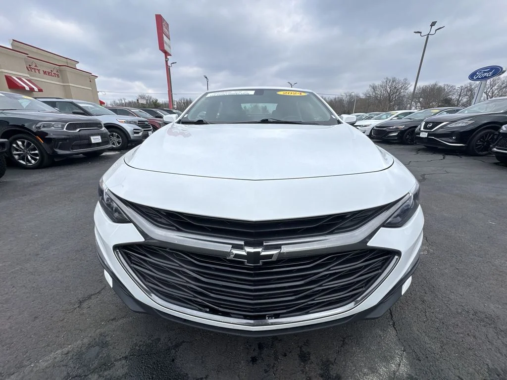 Used 2024 White Chevrolet LT image 26