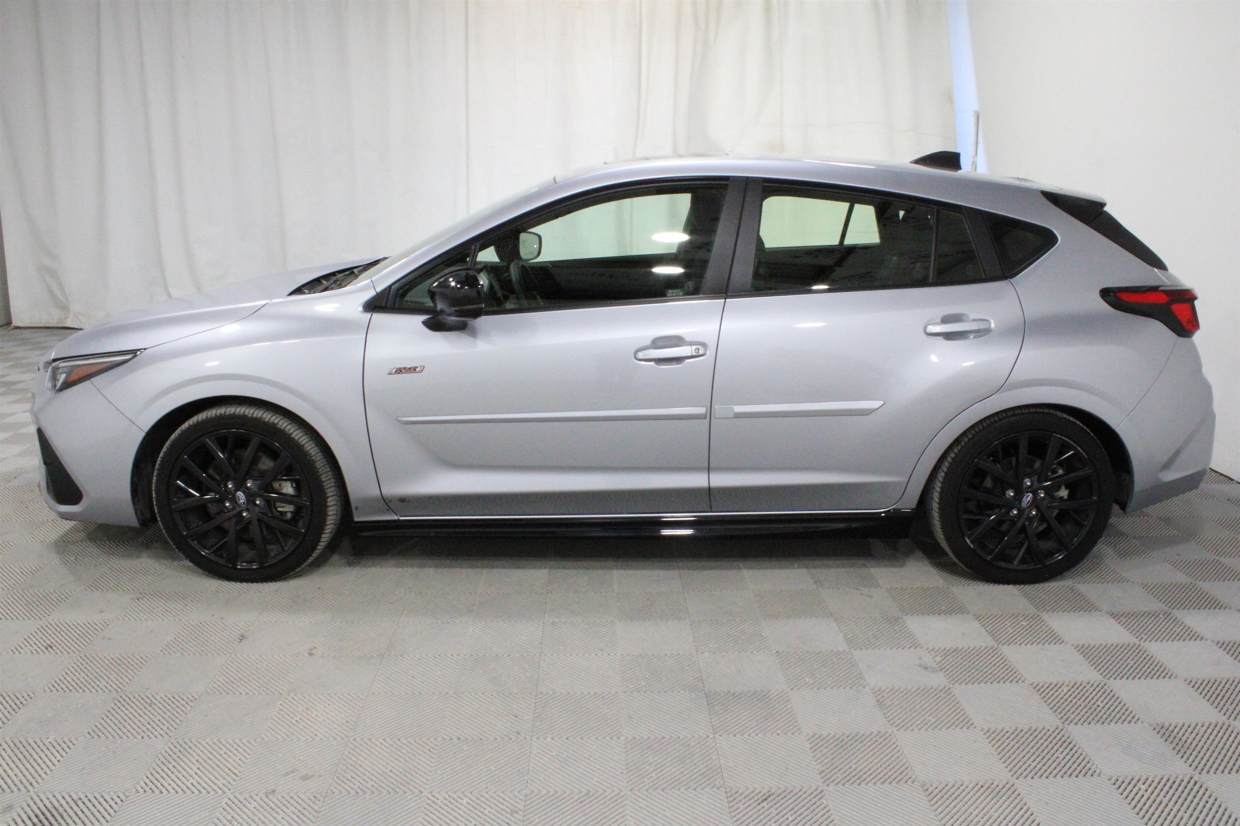 Used 2025 Ice Silver Metallic Subaru RS image 30